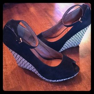 Mossimo Black & White Wedge High Heels 9 1/2 9.5